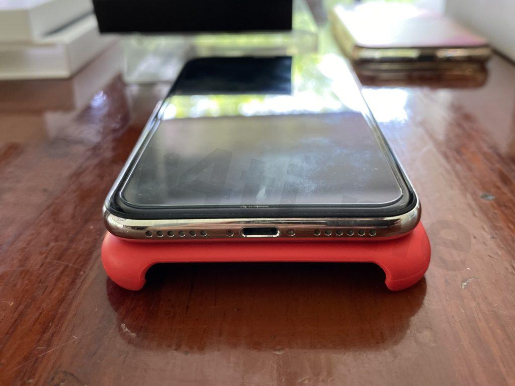 iPhone X มือสอง สีขาว ตำแหน่ง รูเสียบชาร์จ และ ลำโพง